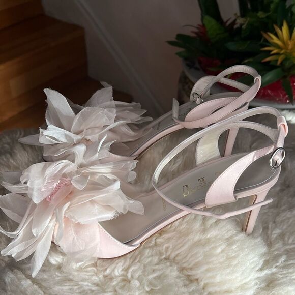 WOMEN’S EVERLASTING FLOWER EMBELLISHED SANDAL - Picture 6 of 8